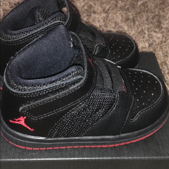 Jordan shoes for kids - Picture 2 of 2